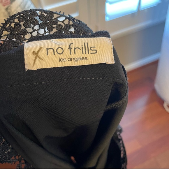 Elegant Black Lace V-Neck Blouse - Picture 3 of 3